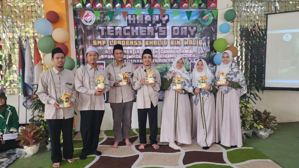 Peringatan Hari Guru Nasional 2024 di SMP Leaderss Khalid bin Walid, Sekolah Islam Jakarta Barat