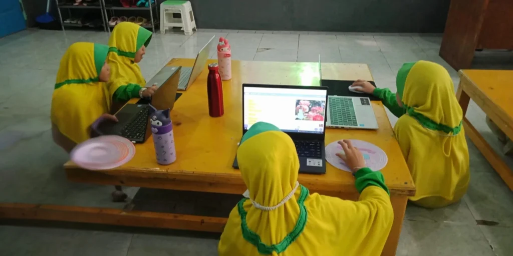 Ekstrakurikuler Coding SD EXISS ABATA: Mempersiapkan Generasi Masa Depan dengan Keterampilan Teknologi