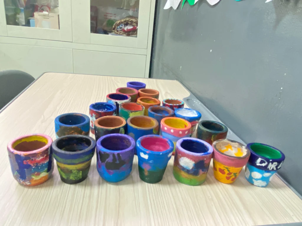 Project-Based Learning Kelas 2 SD EXISS ABATA: Kreativitas Melukis Gerabah di Sekolah Islam Jakarta Barat