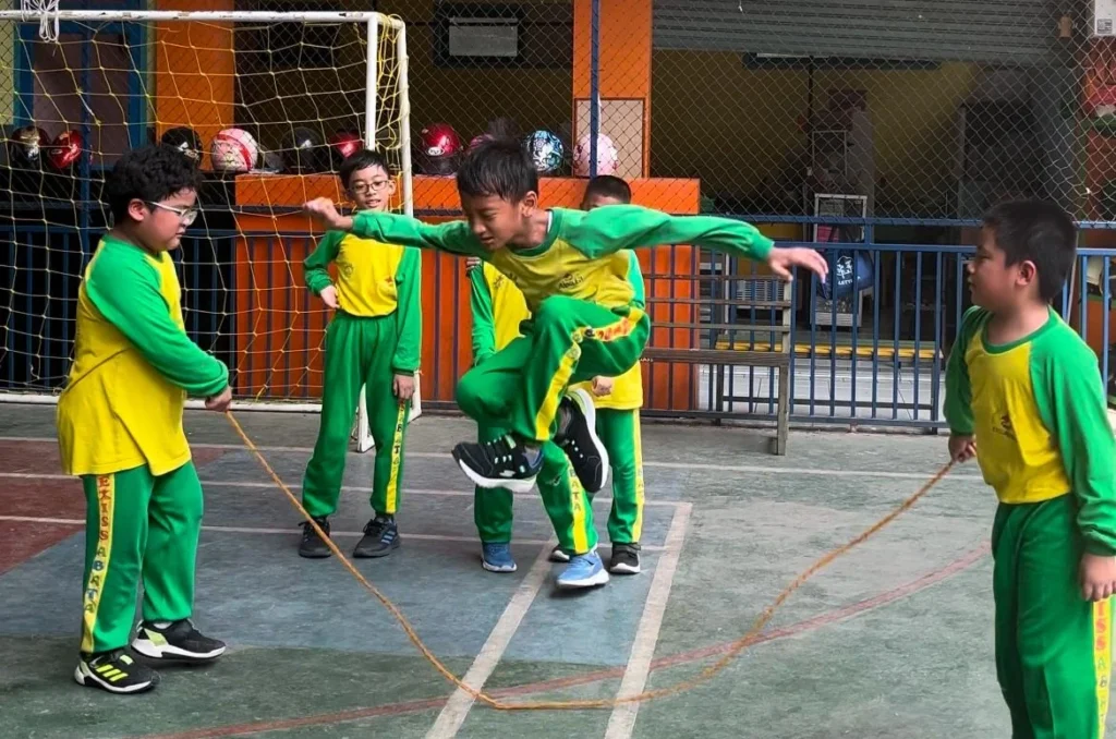 Project Based Learning Kelas 3 SD EXISS ABATA Bermain Games Tradisional: Meningkatkan Pembelajaran Sambil Melestarikan Budaya