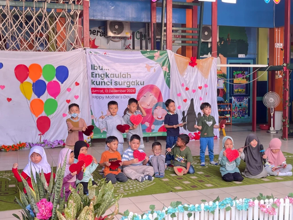 Peringatan Hari Ibu di KB - TK EXISS ABATA: "Ibu Engkaulah Kunci Surgaku"