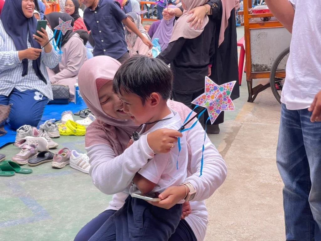 Peringatan Hari Ibu di KB - TK EXISS ABATA: "Ibu Engkaulah Kunci Surgaku"