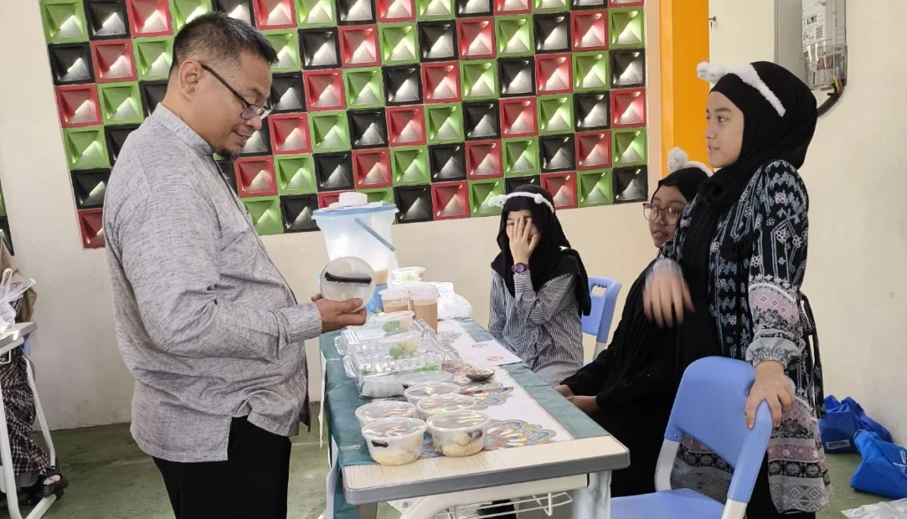 Acara Project P5 SMP Leaderss Khalid bin Walid: Market Day