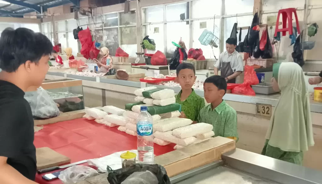 Survei Pasar Kelas 4 SD EXISS ABATA: Meningkatkan Pemahaman Ekonomi di Sekolah Islam Jakarta Barat