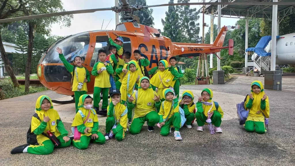Kunjungan Pendidikan Kelas 2 ke Taman Mini Indonesia Indah